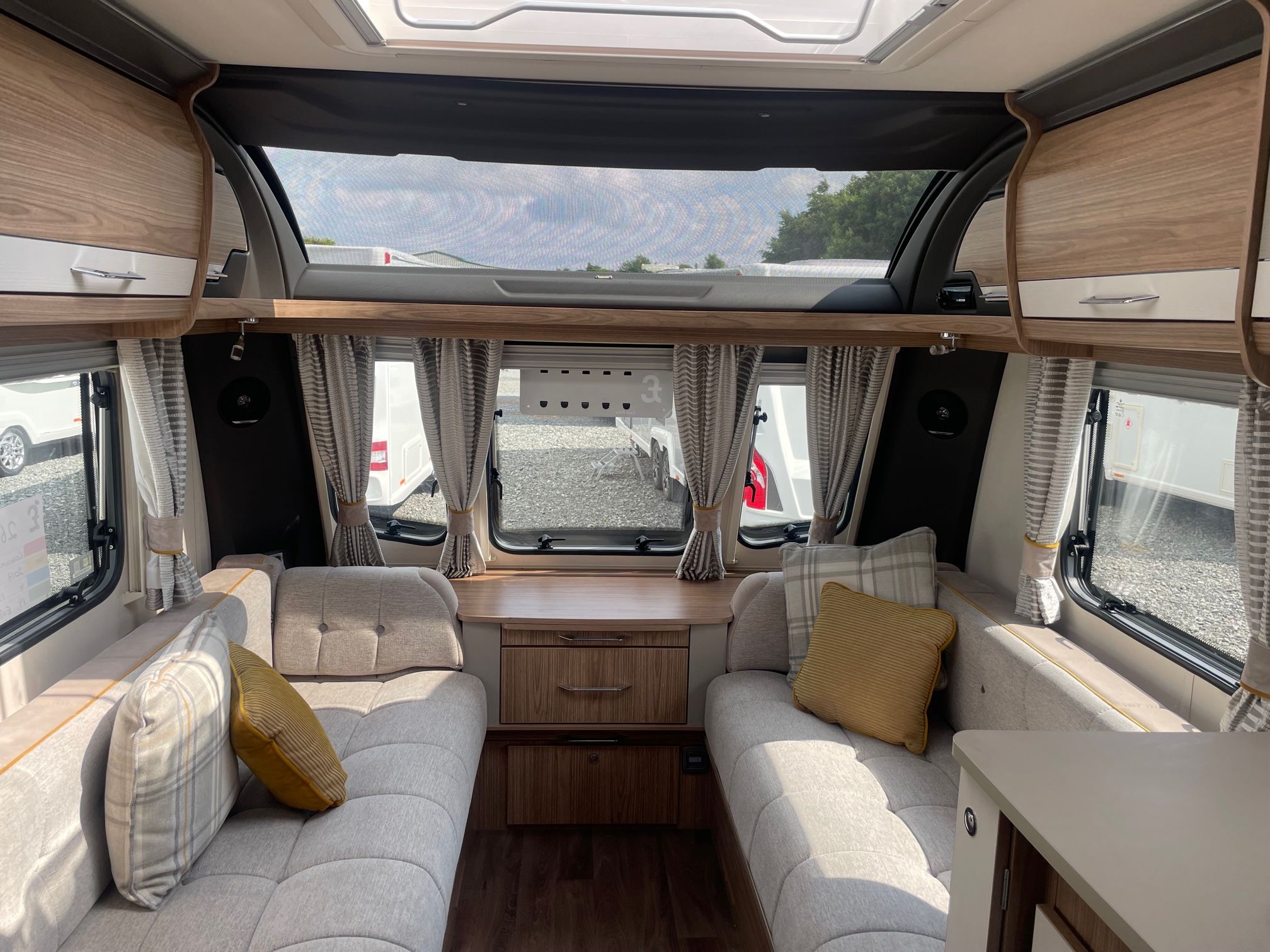 2019 COACHMAN VIP 575 10